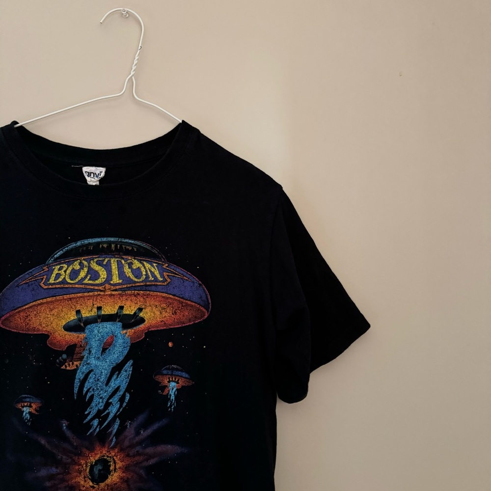Vintage Boston music group graphic tee